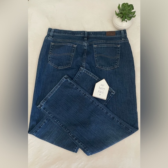 Woman’s Lee Jeans Size 16 - Picture 2 of 4